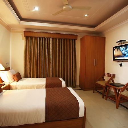 Emblem Hotel Sector 14 Gurgaon Exterior foto