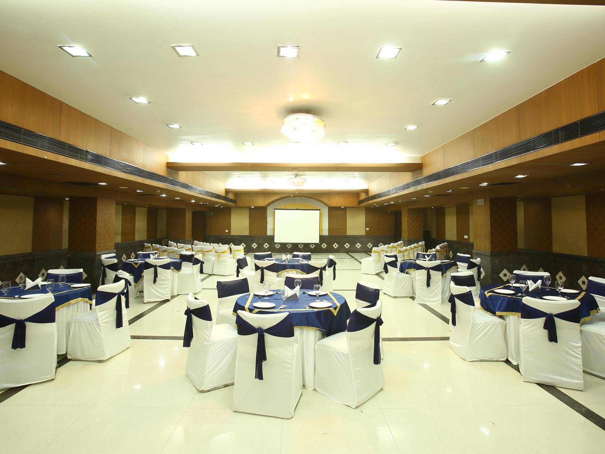 Emblem Hotel Sector 14 Gurgaon Exterior foto