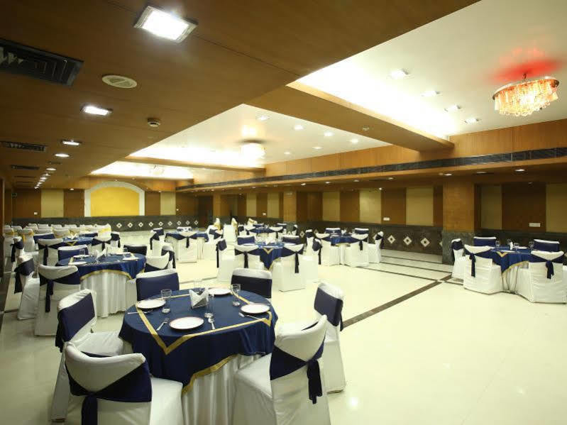 Emblem Hotel Sector 14 Gurgaon Exterior foto