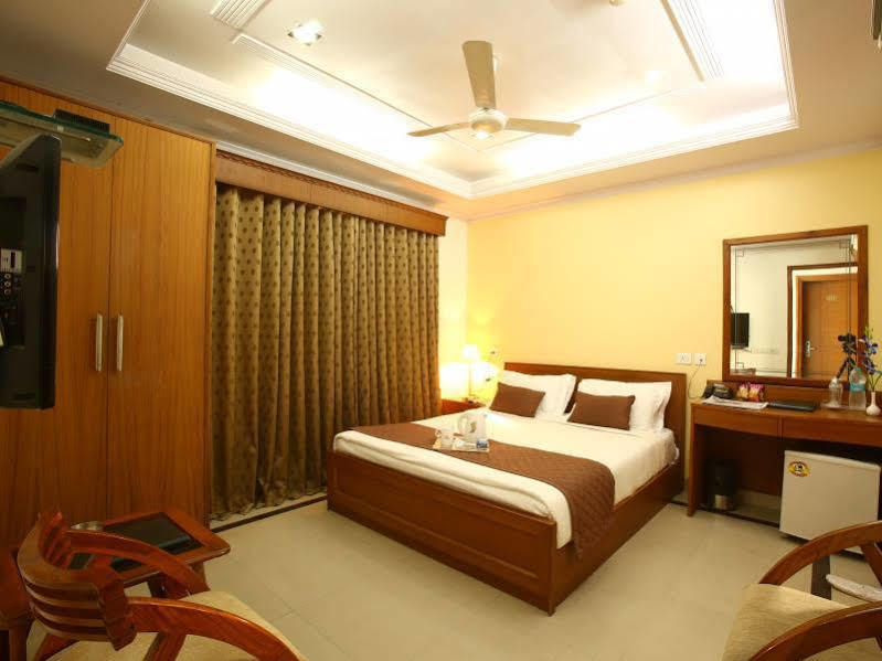 Emblem Hotel Sector 14 Gurgaon Exterior foto