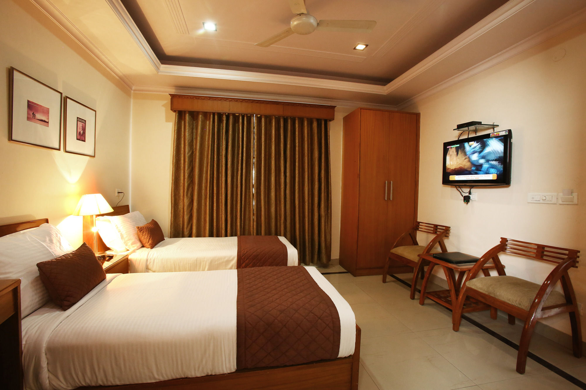 Emblem Hotel Sector 14 Gurgaon Exterior foto