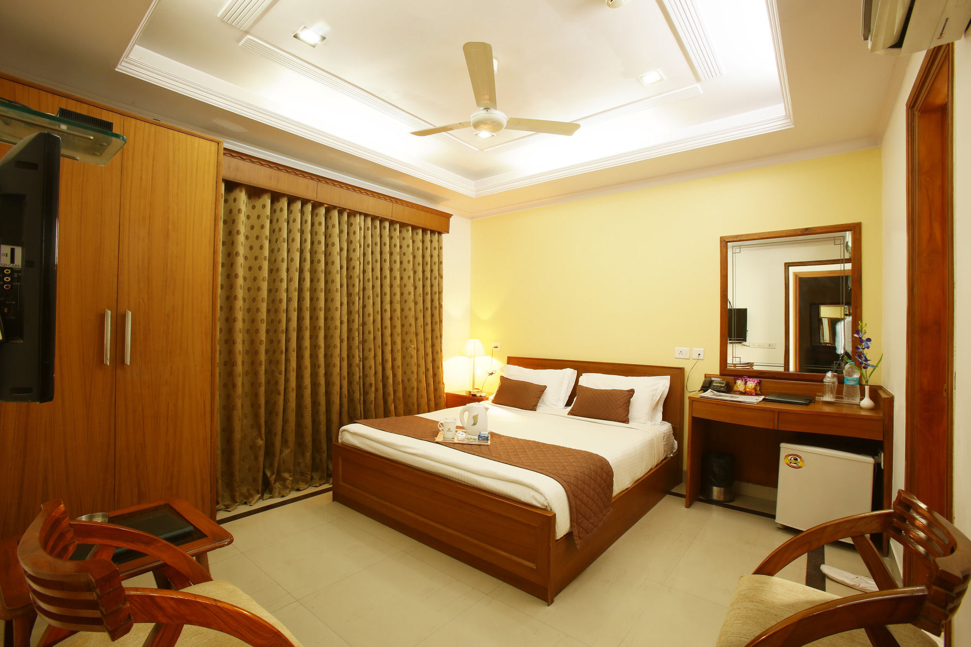 Emblem Hotel Sector 14 Gurgaon Exterior foto